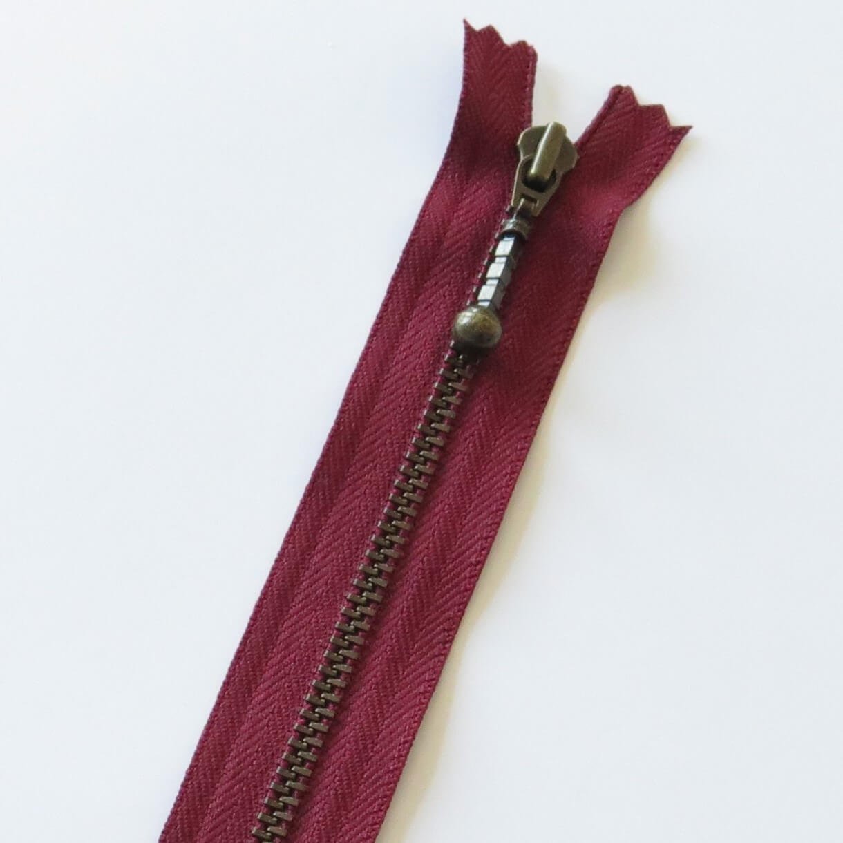 YKK 4 mm antik messing lynls 20 cm - Bordeaux