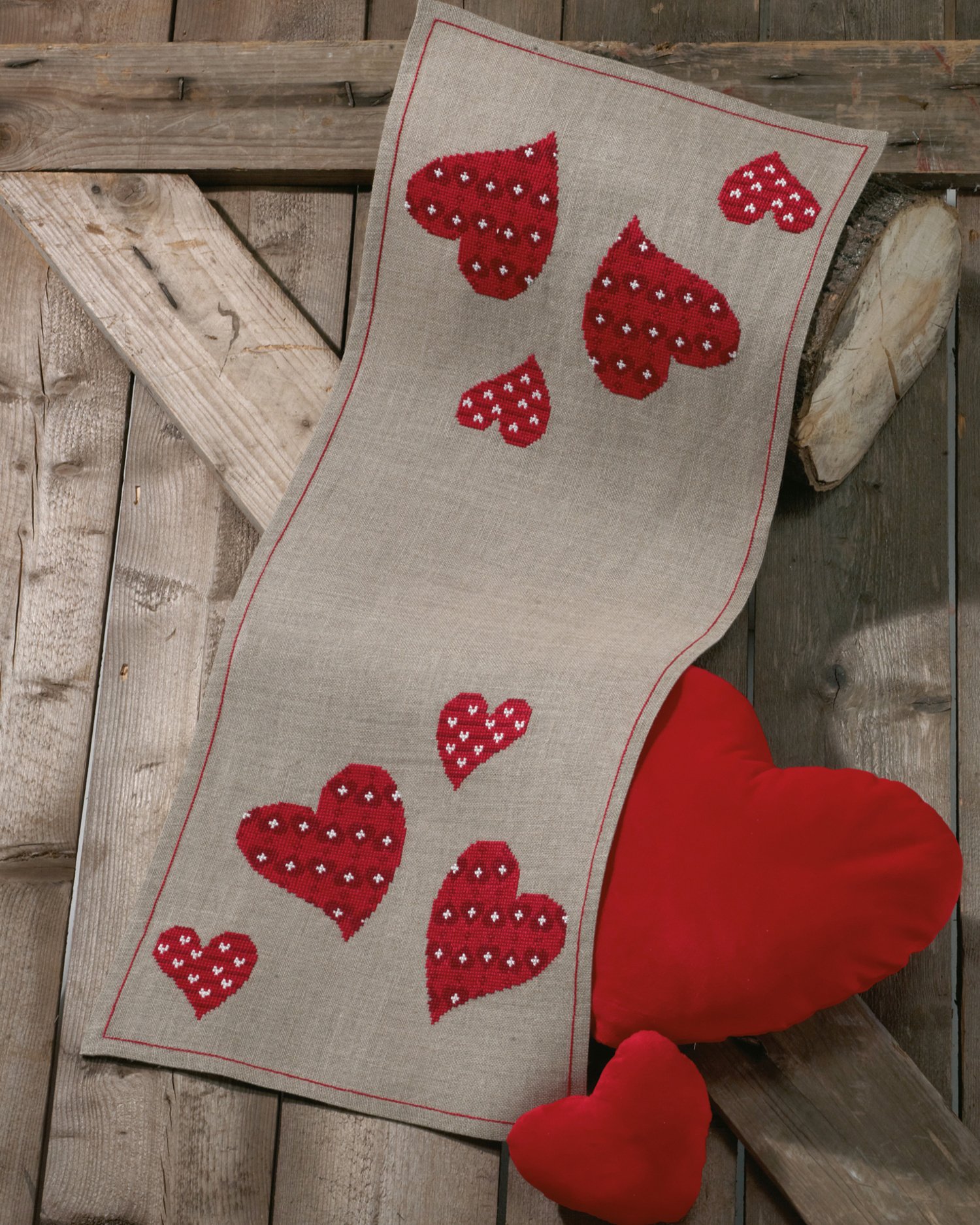 R�de hjerter - Broderikit