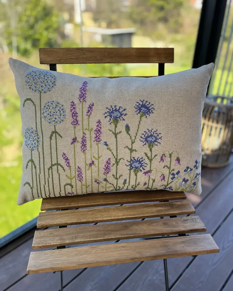 Blue Flowers - Pude 40 x 56 cm